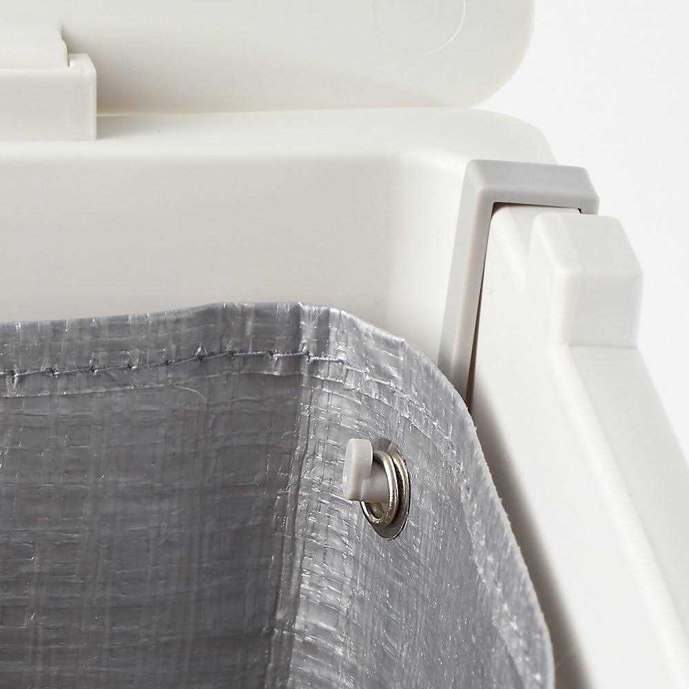 Flip Litter Box with Scoop and Reusable Liner G2582