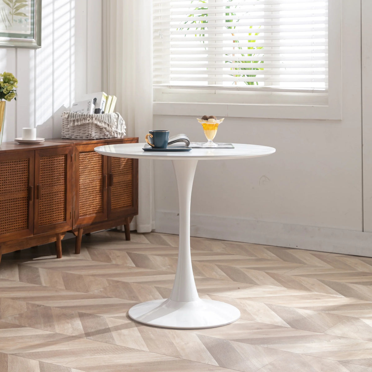 32'' Round Pedestal Dining Table White S132