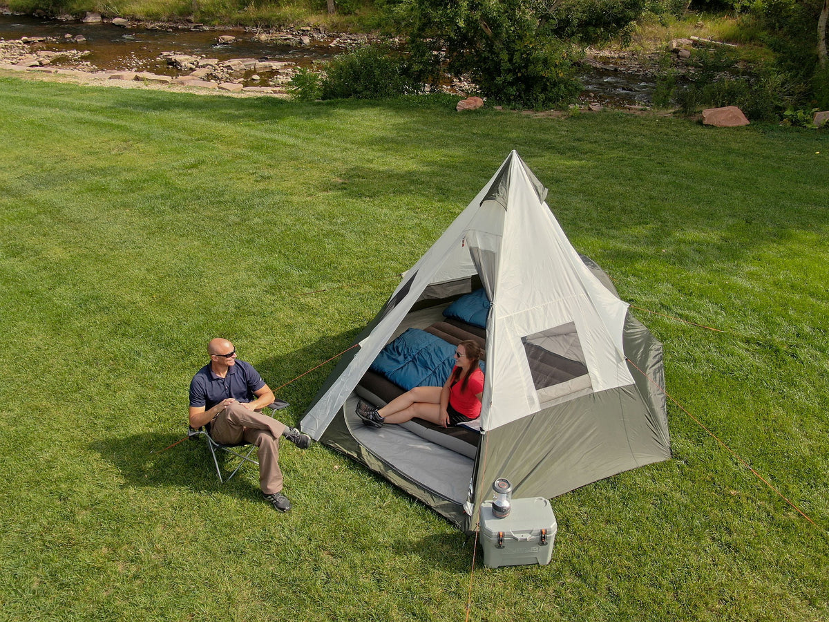 7-Person 1-Room Teepee Tent with Vented Rear Window, Green E7979